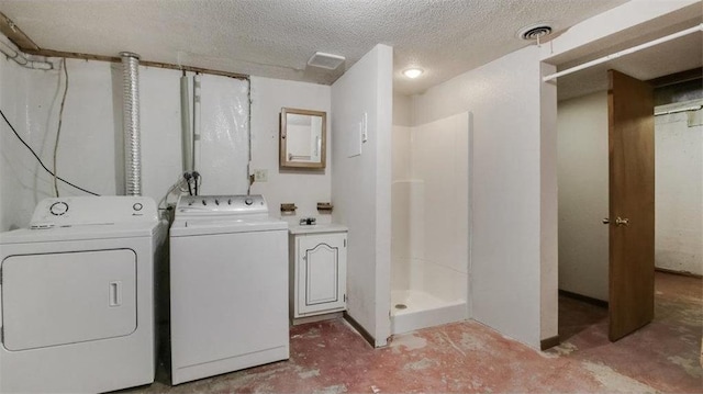 41 E Euclid Ave, Barron, WI 54812 - laundry room featuring washer and clothes dryer and a textured ceiling