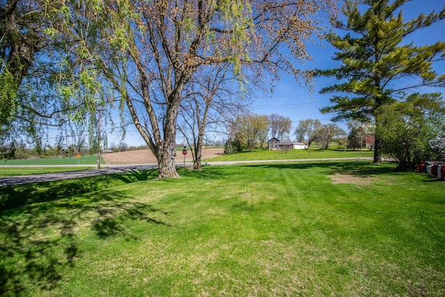 5291 Deer Rd, Hartford, WI 53027 - view of green lawn