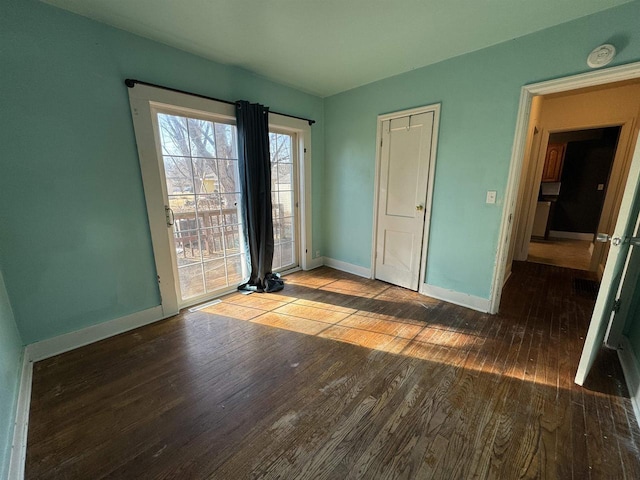 1306 W Wisconsin St, Portage, WI 53901 - unfurnished room featuring wood finished floors, baseboards, and a smoke detector