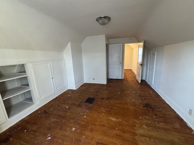 1306 W Wisconsin St, Portage, WI 53901 - additional living space featuring vaulted ceiling, hardwood / wood-style flooring, and baseboards