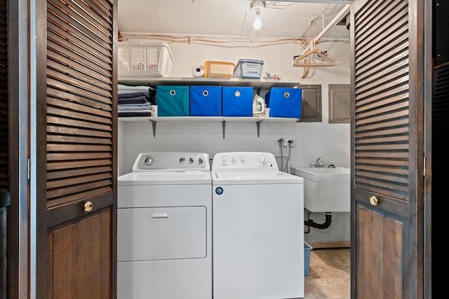 2289 Northwood Rd, Green Bay, WI 54313 - washroom featuring separate washer and dryer