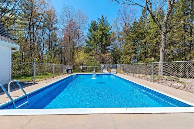 2289 Northwood Rd, Green Bay, WI 54313 - view of swimming pool featuring fence