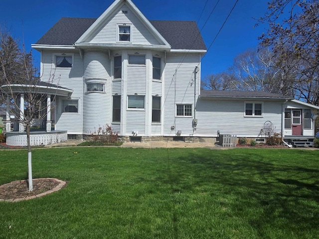 290 S Bridge St, Markesan, WI 53946 - rear view of house featuring a yard