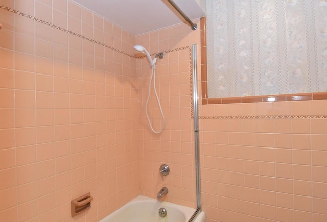 15060 Carpenter Rd, Brookfield, WI 53005 - full bathroom featuring shower / tub combination