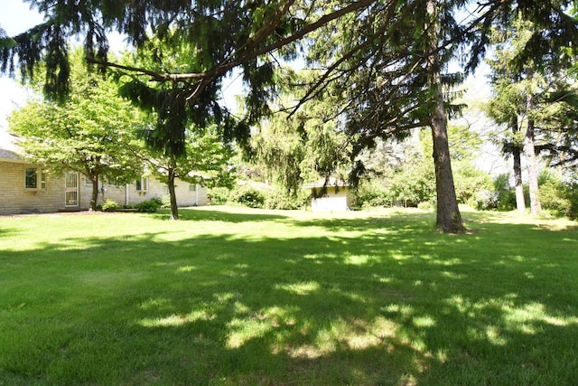 15060 Carpenter Rd, Brookfield, WI 53005 - view of green lawn