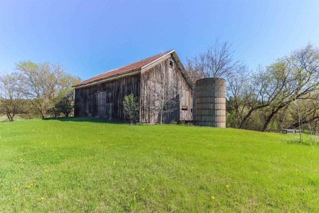N4618 State Road 49, Waupaca, WI 54981 - view of barn with a lawn