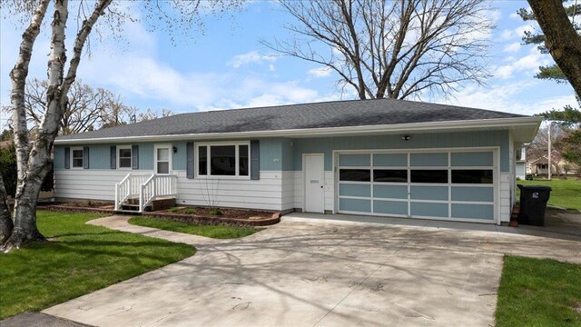 1408 S Hemlock Ave, Marshfield, WI 54449 - single story home featuring driveway, a garage, and a front lawn