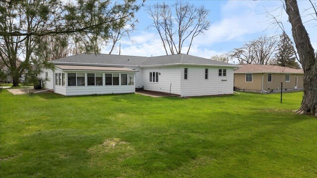 1408 S Hemlock Ave, Marshfield, WI 54449 - back of house featuring a sunroom and a yard