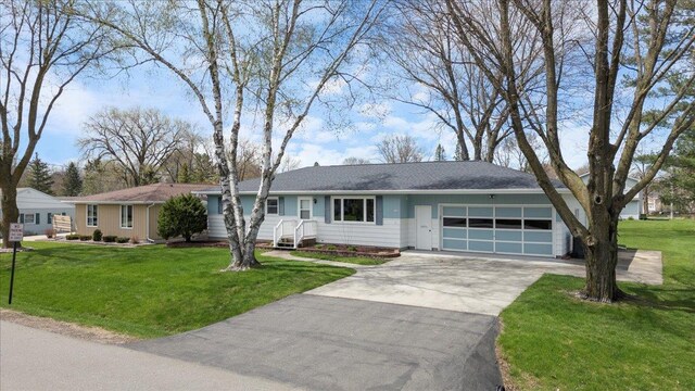 1408 S Hemlock Ave, Marshfield, WI 54449 - view of front of house with an attached garage, driveway, and a front yard