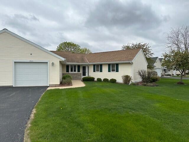 1521 Raveen St, Fort Atkinson, WI 53538 - single story home with a garage, a front lawn, and asphalt driveway