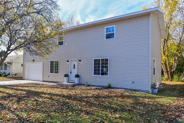 7113 N Navajo Ave, Glendale, WI 53217 - view of front facade featuring driveway