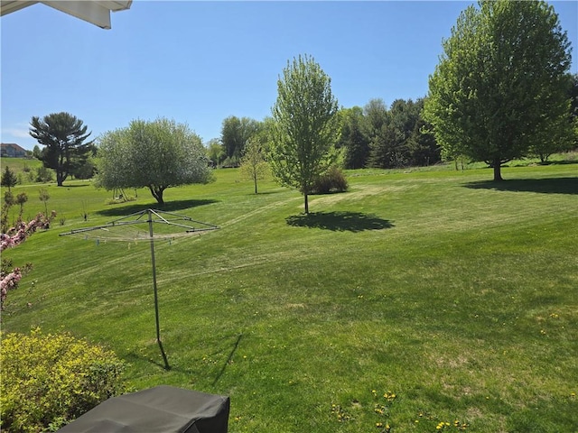 2649 W Menomonie St, Eau Claire, WI 54703 - view of home's community featuring a yard