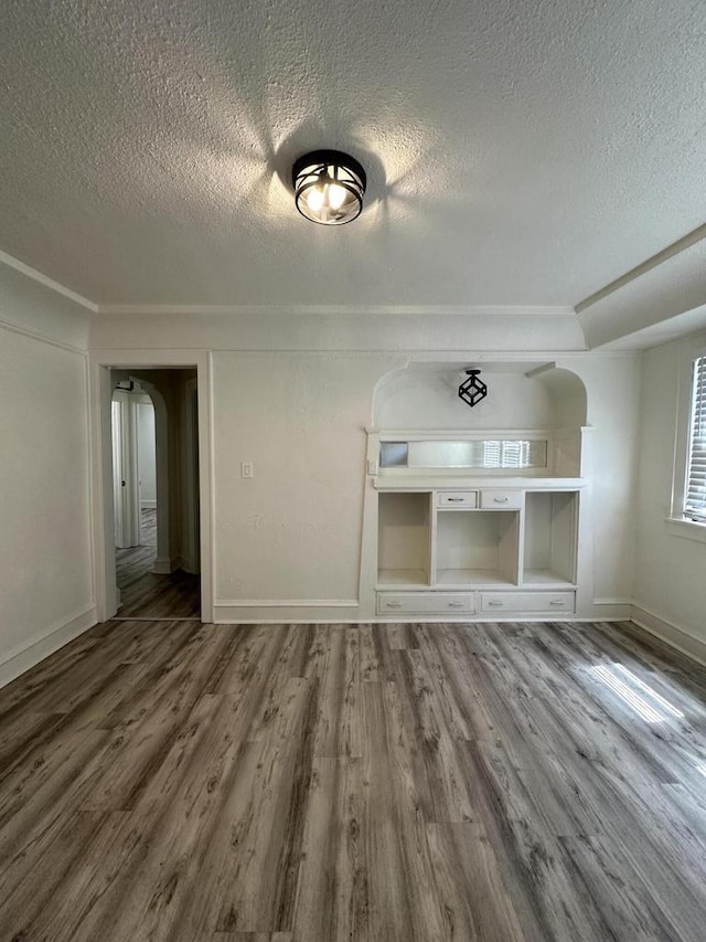 3158 N 39th St Unit 3160, Milwaukee, WI 53216 - unfurnished living room with a textured ceiling, wood finished floors, baseboards, and arched walkways