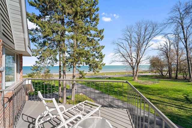7515 N Beach Dr, Fox Point, WI 53217 - balcony with view of water and beach