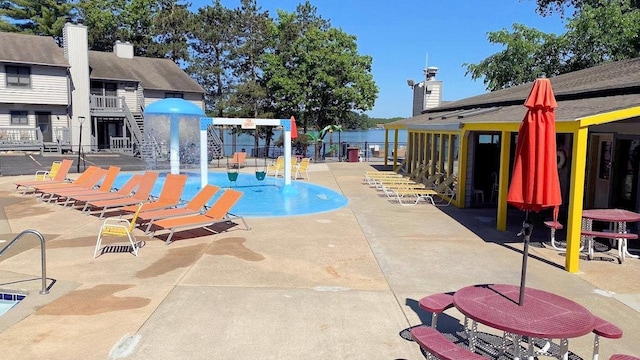 1093 Canyon Rd Unit 508, Wisconsin Dells, WI 53965 - community pool featuring fence and a patio