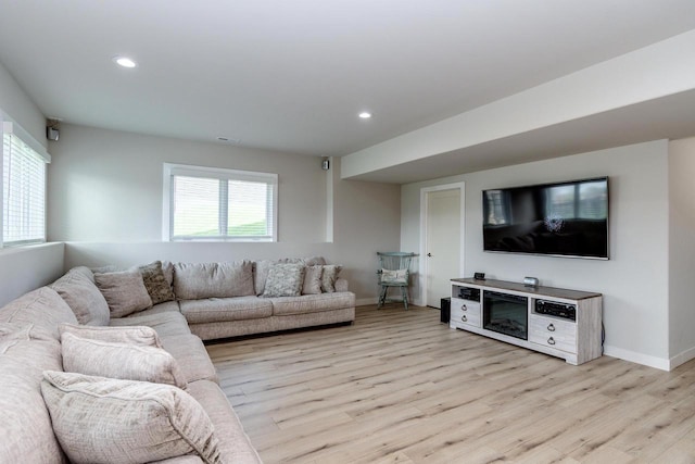 living room with light wood-style flooring, recessed lighting, and baseboards