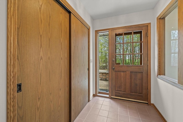 5287 Pleasant Hill Rd, Hartford, WI 53027 - entrance foyer featuring baseboards and light tile patterned flooring