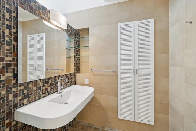 923 Swarthmore Ct, Madison, WI 53705 - bathroom with tile walls, a sink, a closet, and backsplash