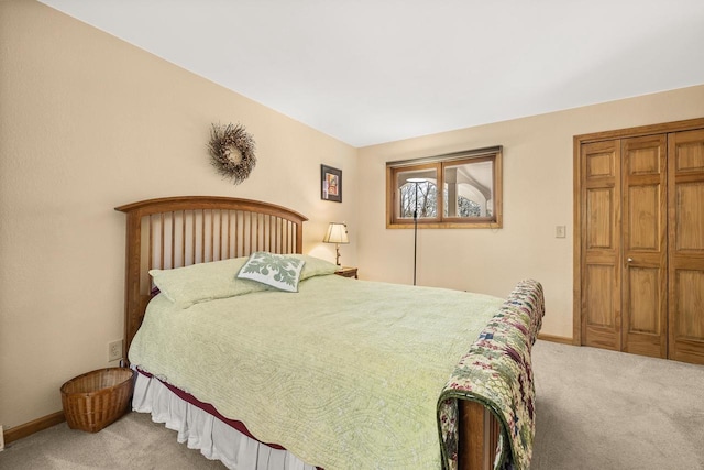 528 Park Ave, Waupaca, WI 54981 - carpeted bedroom featuring baseboards