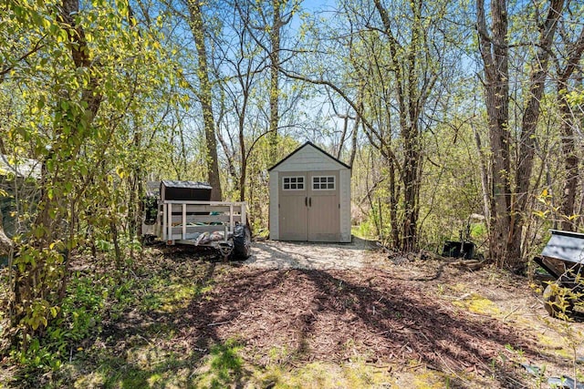 W6928 Westwood Dr, Fond Du Lac, WI 54937 - view of yard with a storage shed and an outdoor structure