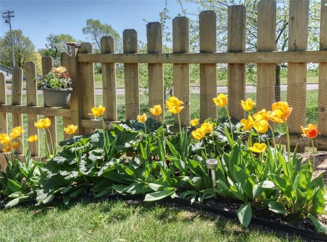 429 Riggs St, Bloomer, WI 54724 - exterior view of fence