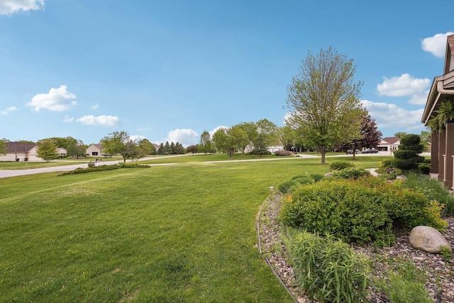 W308S2787 Wild Berry Ct, Waukesha, WI 53188 - view of community featuring a lawn