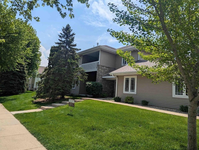 802 Herndon Dr Unit C, Madison, WI 53718 - view of front of property featuring a front yard, a balcony, and a shingled roof
