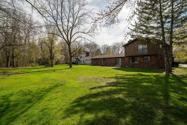 9 Sandalwood Ct, Wind Point, WI 53402 - view of grassy yard