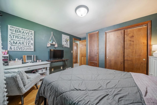 1083 Kenwood St, Green Bay, WI 54304 - bedroom featuring wood finished floors