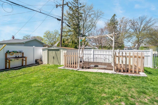 1083 Kenwood St, Green Bay, WI 54304 - view of yard featuring a storage shed and an outdoor structure