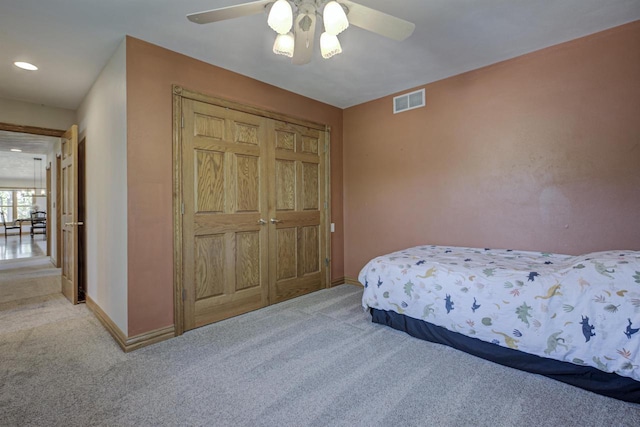 bedroom featuring carpet flooring, baseboards, a ceiling fan, and a closet