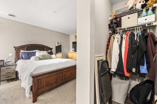 416 Sommers St, Stevens Point, WI 54481 - bedroom featuring a textured ceiling, carpet flooring, and a closet
