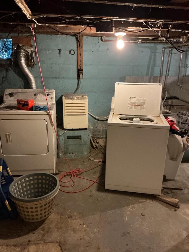 unfinished below grade area featuring independent washer and dryer