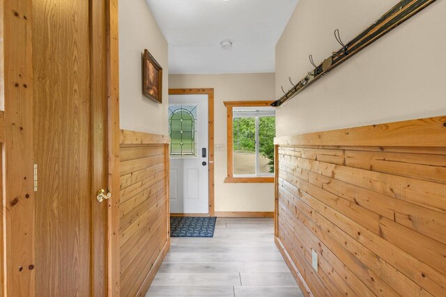 N5101 Hemlock St, Poynette, WI 53955 - entryway featuring light wood-style flooring and baseboards