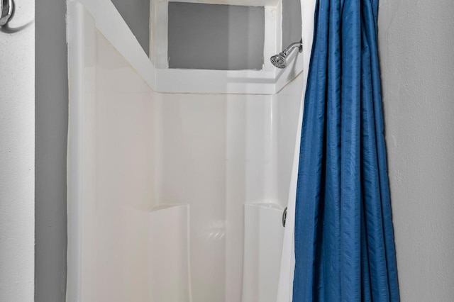 N5101 Hemlock St, Poynette, WI 53955 - bathroom with a shower with curtain