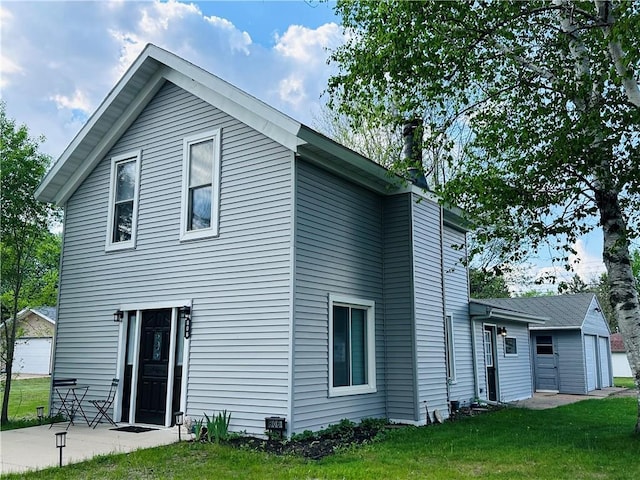 806 W Elm St, Chippewa Falls, WI 54729 - view of front of property featuring a front yard and a patio area