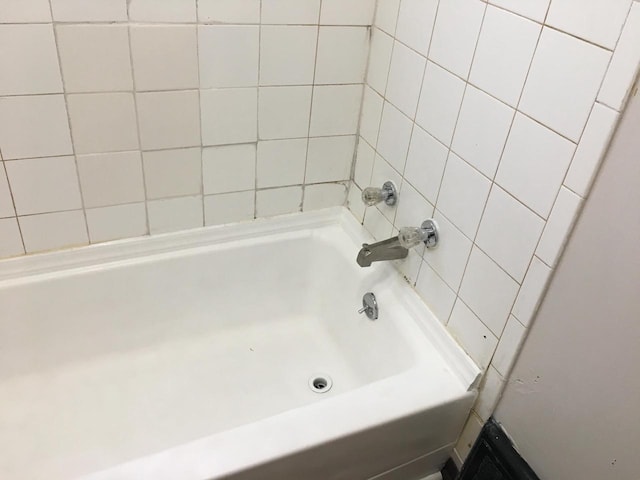 6121 12th Ave, Kenosha, WI 53143 - full bathroom with tub / shower combination