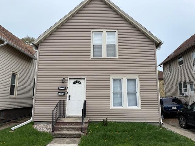 6121 12th Ave, Kenosha, WI 53143 - view of front facade featuring a front lawn