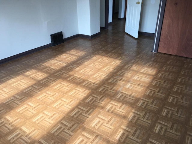6121 12th Ave, Kenosha, WI 53143 - empty room with baseboards