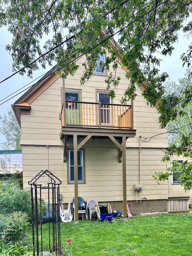 918 E Center St Unit 920, 922, Milwaukee, WI 53212 - rear view of property featuring a balcony and a yard