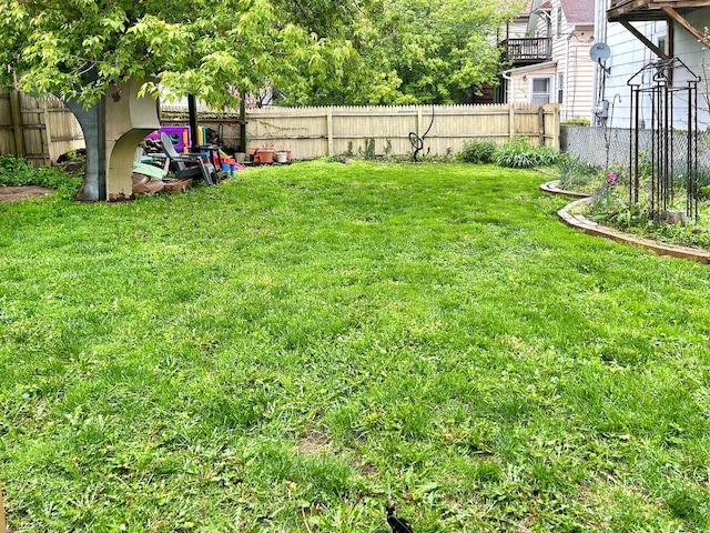 918 E Center St Unit 920, 922, Milwaukee, WI 53212 - view of yard