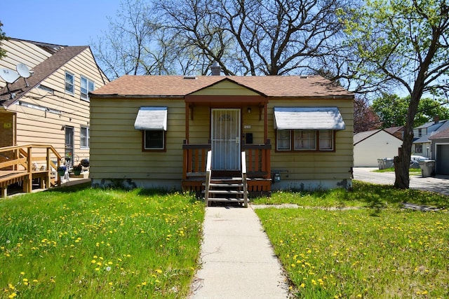 bungalow-style home featuring a front lawn