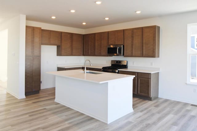 4004 Banbury St, Windsor, WI 53598 - kitchen with appliances with stainless steel finishes, a sink, light wood finished floors, a center island with sink, and recessed lighting