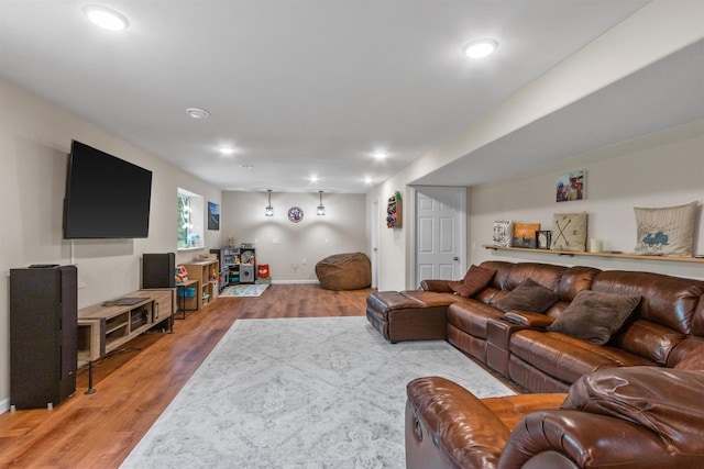 living area featuring light wood-type flooring, baseboards, and recessed lighting