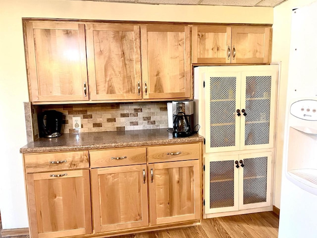 N422 Dons Dr, Appleton, WI 54915 - bar area featuring light wood finished floors and backsplash