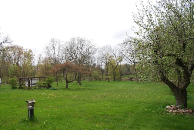 3207 County Rd W, Port Washington, WI 53074 - view of community featuring a yard
