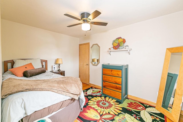 bedroom with a ceiling fan and baseboards