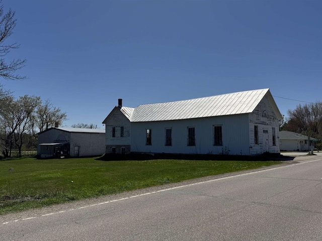 2897 County Road A, Oconto, WI 54153 - view of front facade featuring a front yard and metal roof