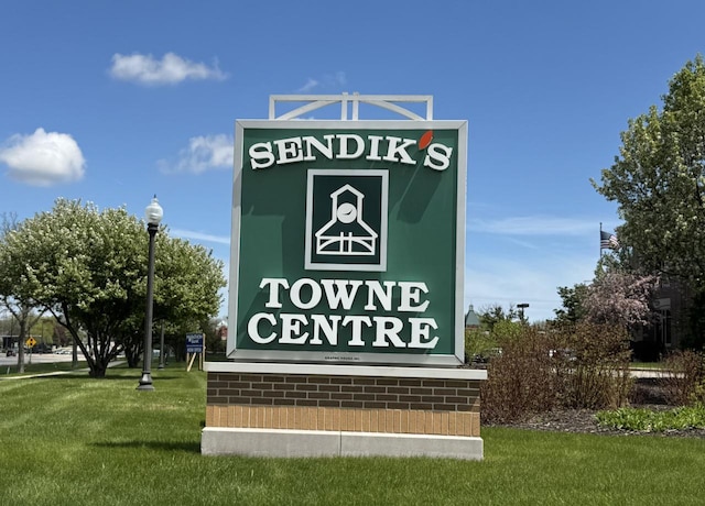 community sign with a lawn