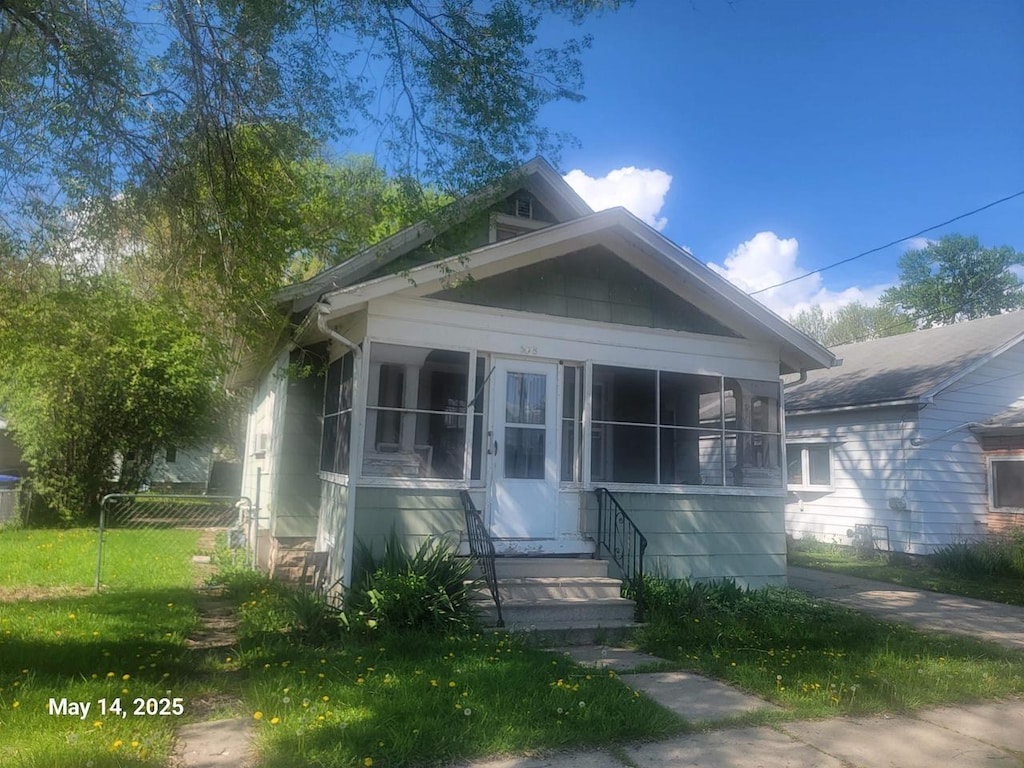 508 Hewitt St, Neenah, WI 54956 - view of front of house featuring a sunroom, entry steps, and fence